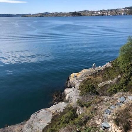 Koselig Nyoppusset 3 Roms Leilighet Med Egen Parkeringsplass I Rolige Omgivelse Naer Sjoen, 2 Mil Nord For Bergen Sentrum. Екстер'єр фото