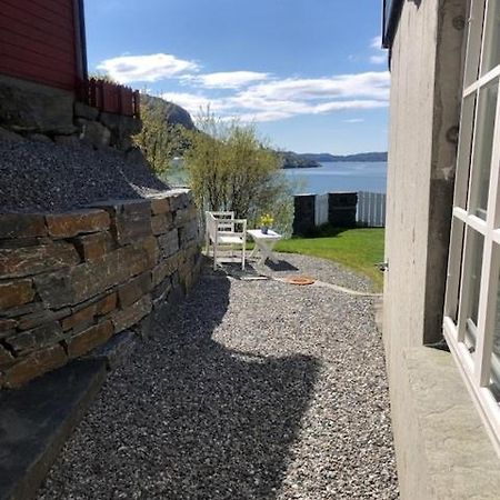 Koselig Nyoppusset 3 Roms Leilighet Med Egen Parkeringsplass I Rolige Omgivelse Naer Sjoen, 2 Mil Nord For Bergen Sentrum. Екстер'єр фото